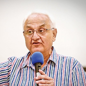  Kanak Mani Dixit